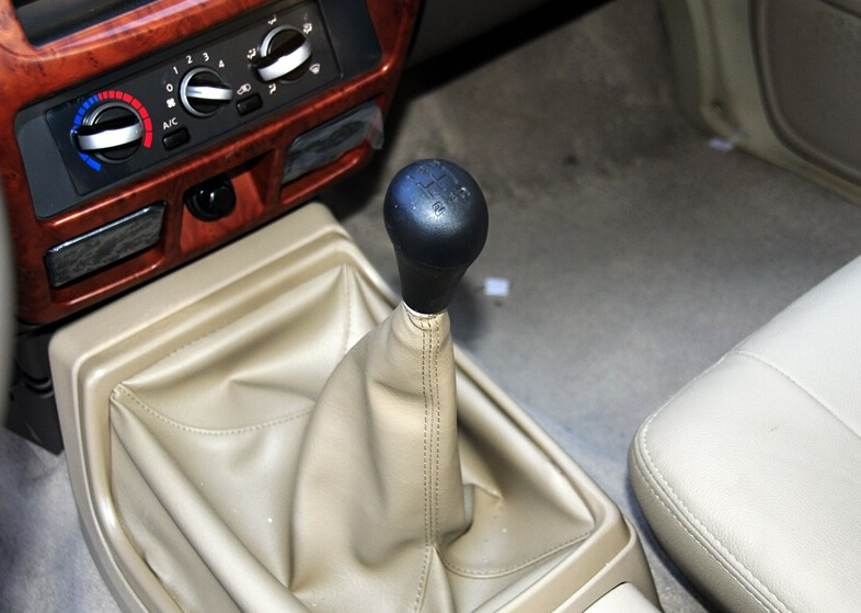 2013款 2.4L汽油两驱标准型