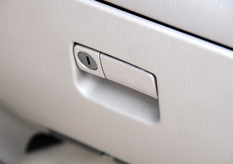 2013款 2.4L汽油两驱标准型